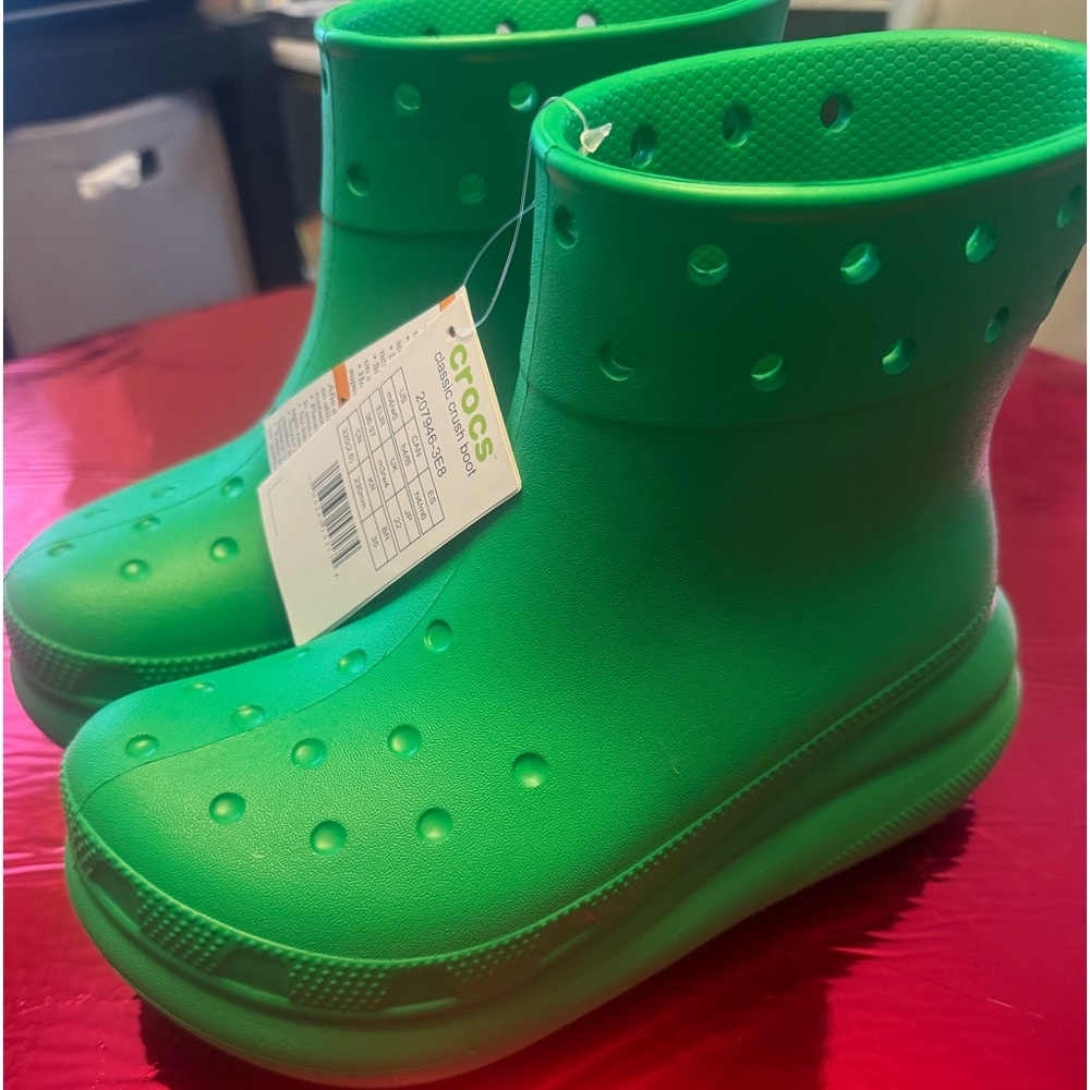 NWT Crocs Crush Boot in Grass Green 4 Men/6 Women